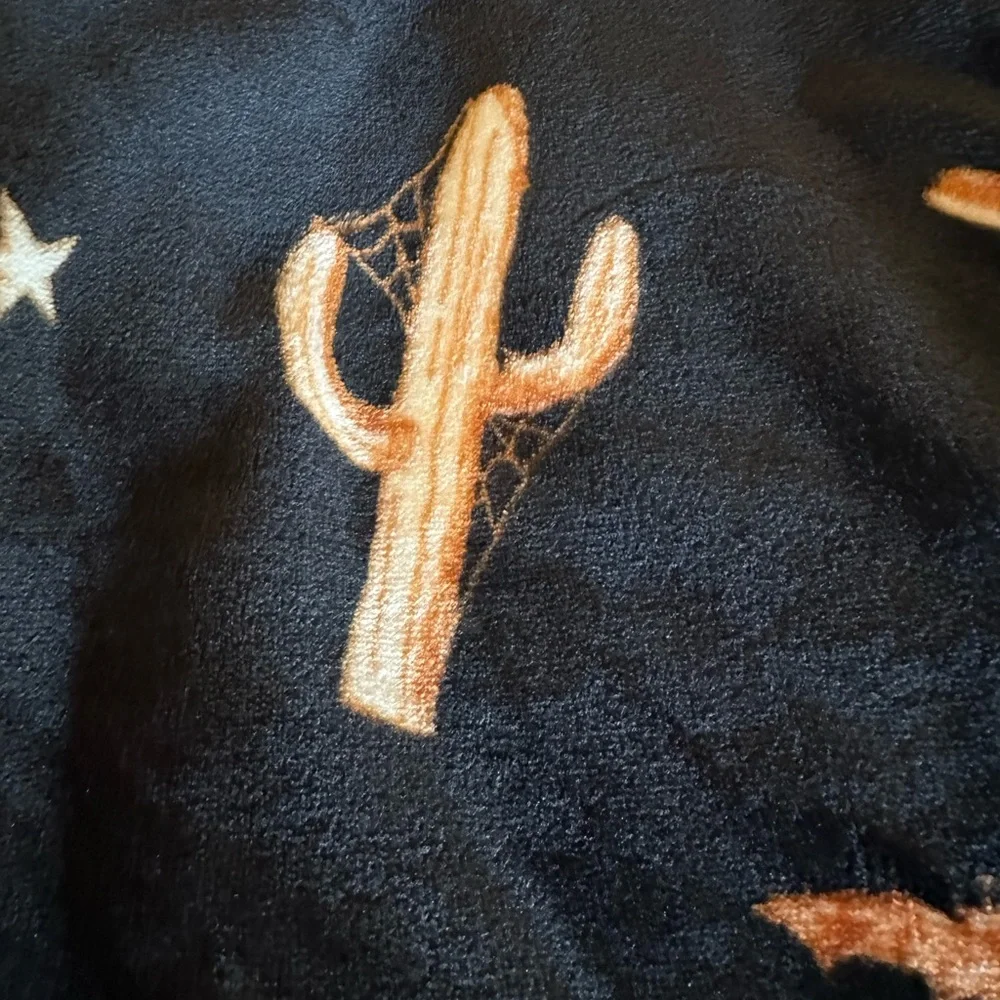 Wrangler Oversized Plush Throw Blanket with Western Halloween Designs - Picture 5 of 6